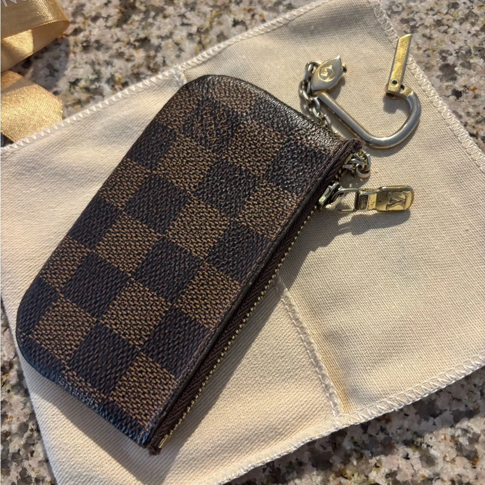 Louis Vuitton Damier Ebene Key Pouch with Gold Clasp - Picture 2 of 11